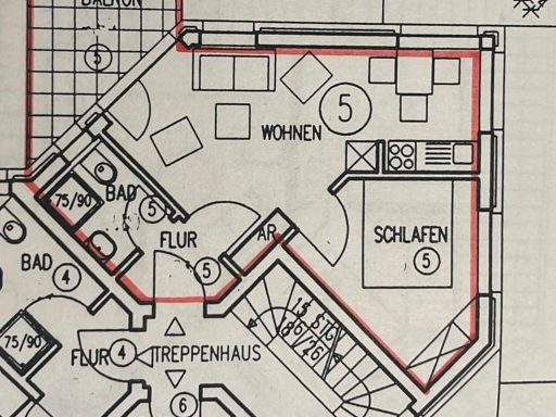 Grundriss einer Wohnung mit Wohnzimmer, Flur, Bad und Schlafzimmer.